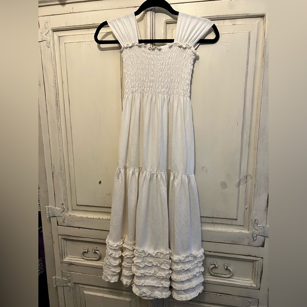 Persnickety size 7 off-white dress.